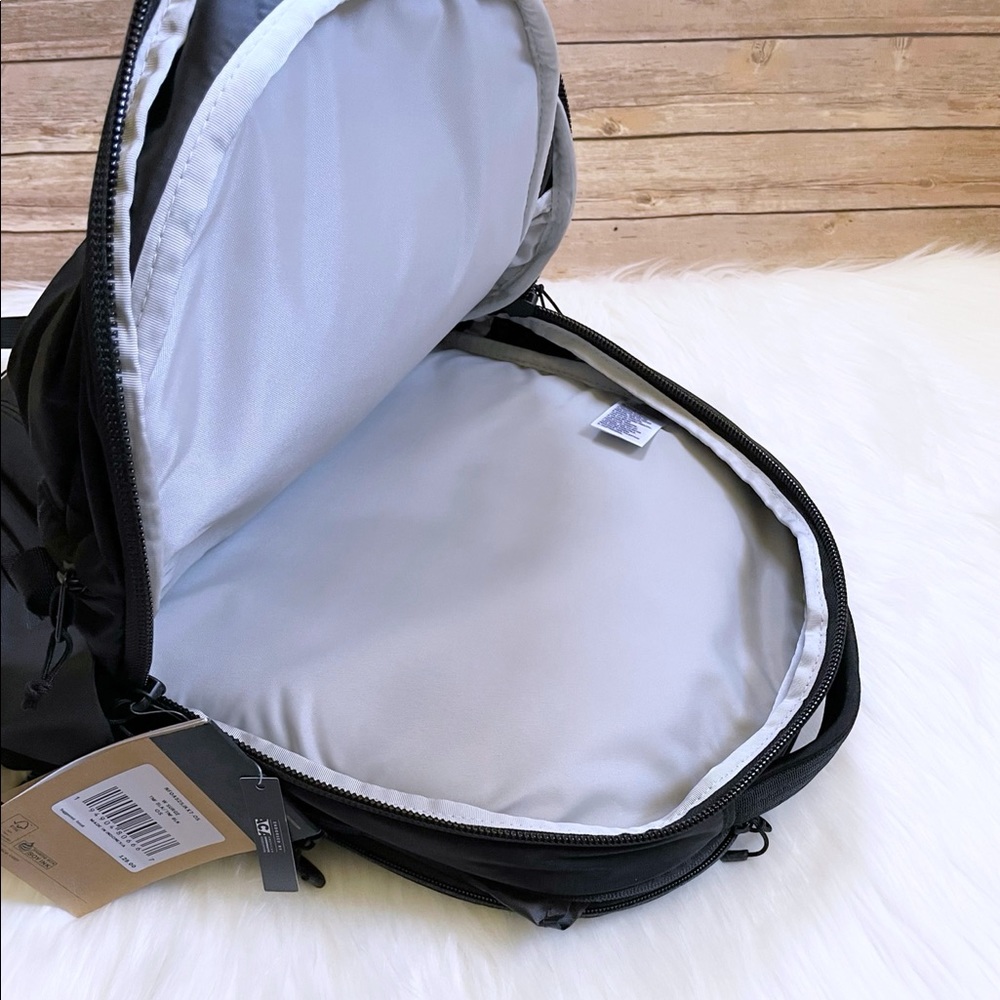 The North Face Women’s Surge 31 Liter Backpack In Black - Picture 7 of 9